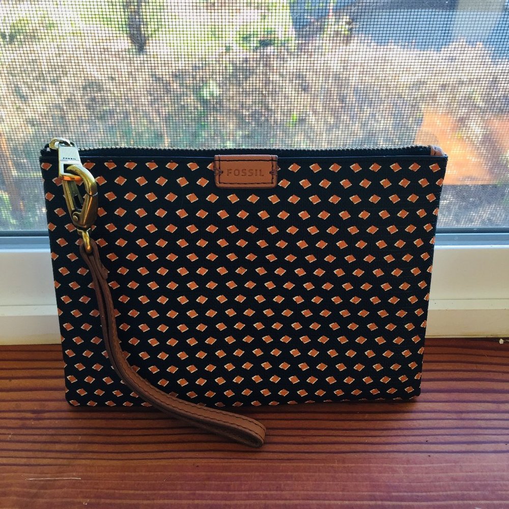 Fossil dual-toned clutch with removable wrist strap